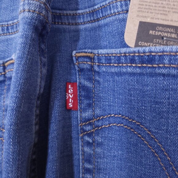 Levi's Distressed Boyfriend Copain Blue Jeans 32 x 30 New with Tags - Picture 10 of 12